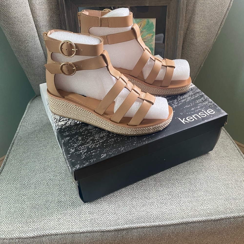 LIKE NEW Kenzie Weldon  sandal